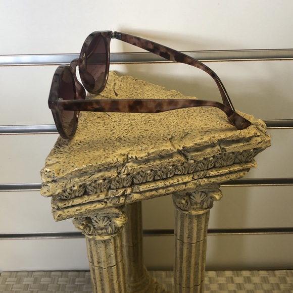 Small Mauve Tortoise Shell Round Sunglasses 100% UV Protection - Picture 3 of 6